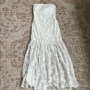 Elegant White Strapless Dress